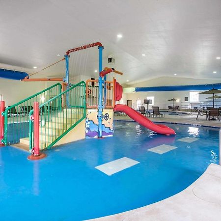 Comfort Suites Johnson Creek Conference Center Екстериор снимка