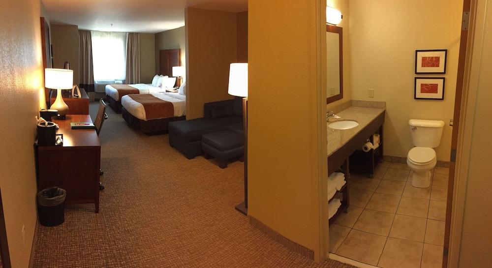 Comfort Suites Johnson Creek Conference Center Екстериор снимка