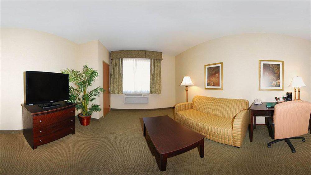 Comfort Suites Johnson Creek Conference Center Екстериор снимка
