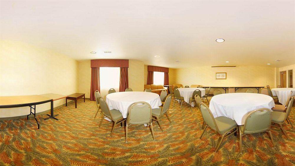 Comfort Suites Johnson Creek Conference Center Екстериор снимка