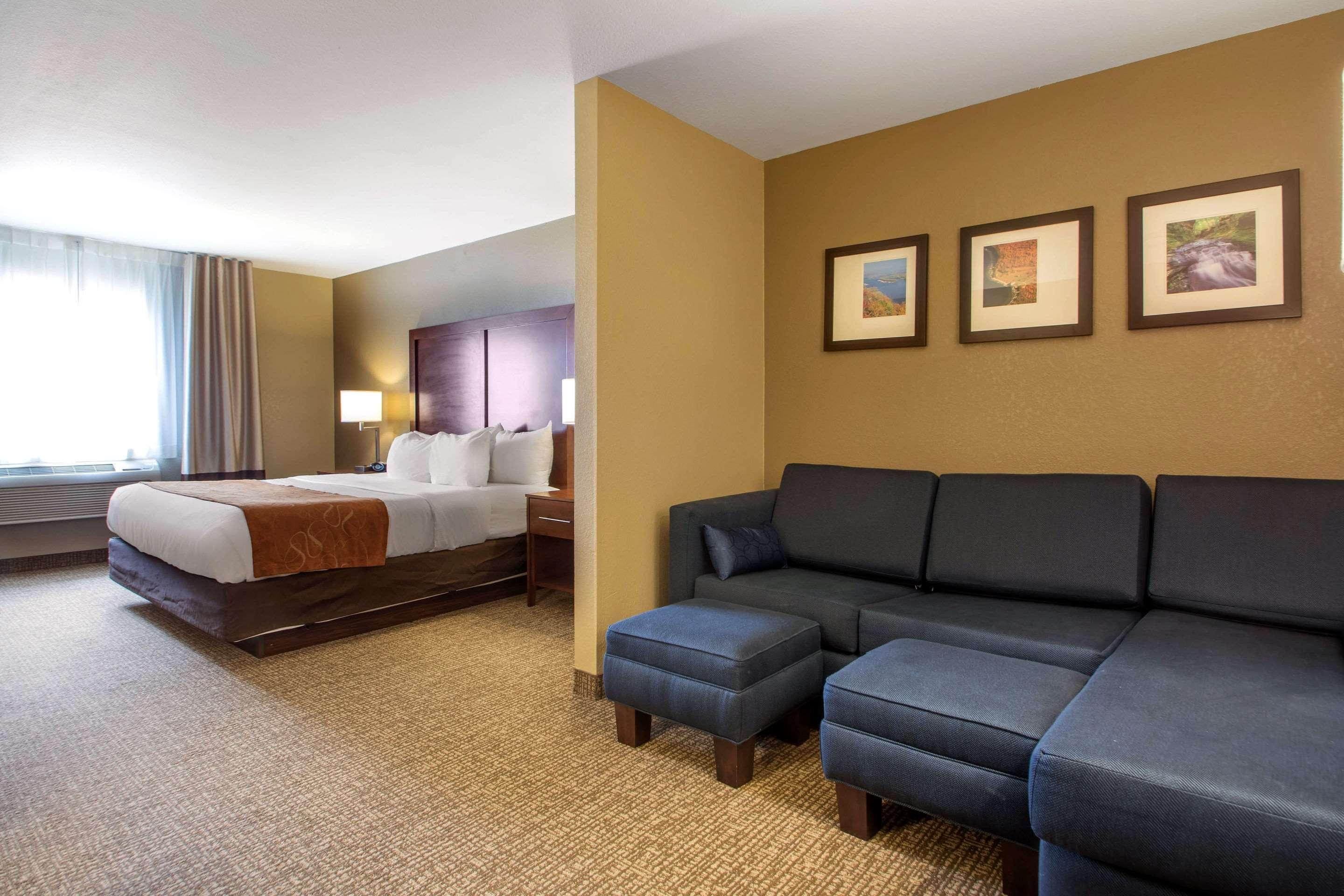 Comfort Suites Johnson Creek Conference Center Екстериор снимка
