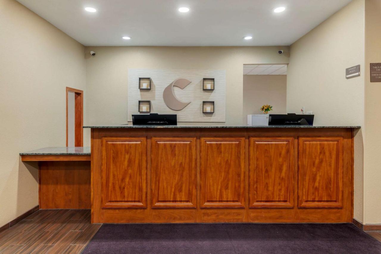 Comfort Suites Johnson Creek Conference Center Екстериор снимка