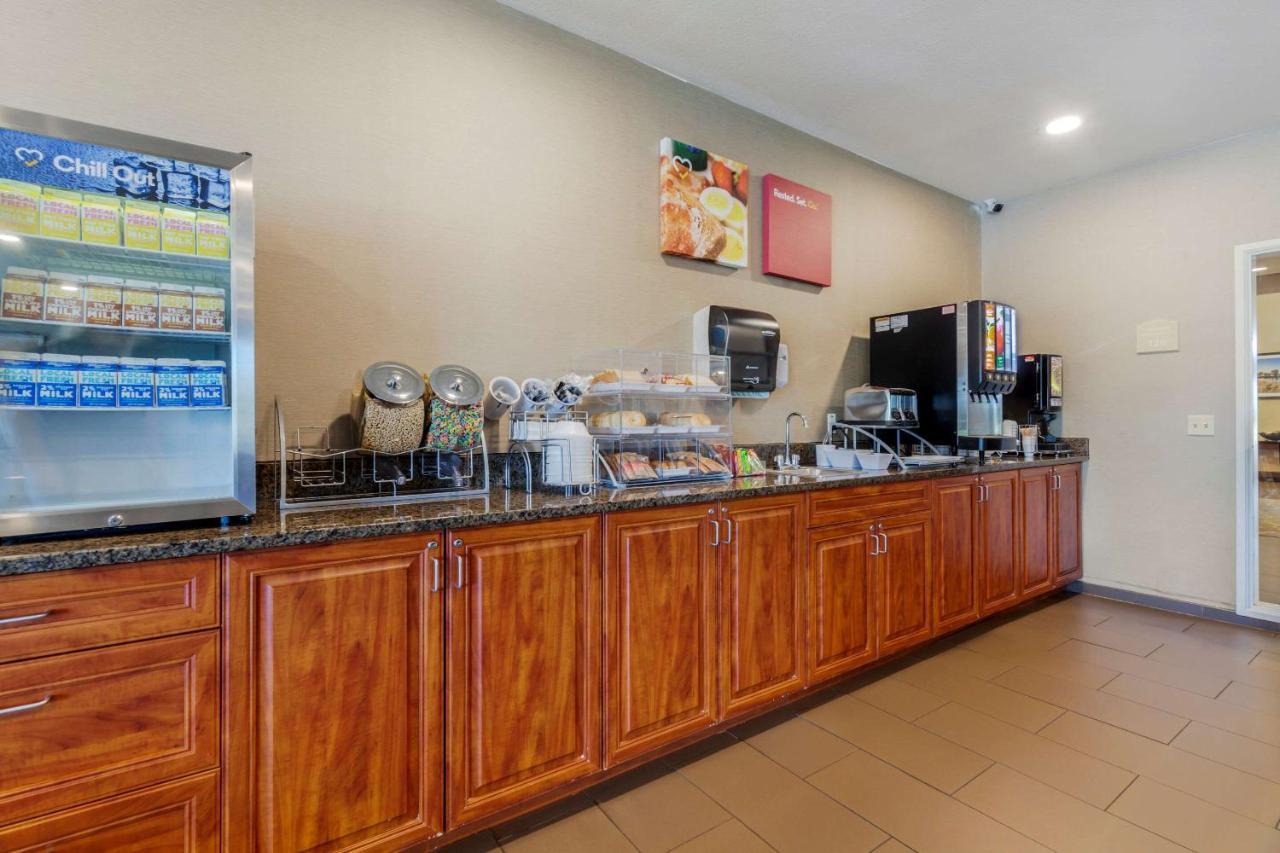 Comfort Suites Johnson Creek Conference Center Екстериор снимка