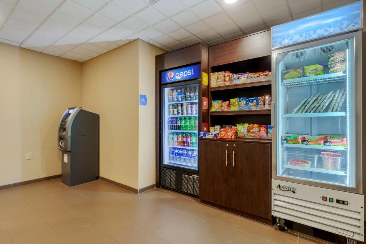 Comfort Suites Johnson Creek Conference Center Екстериор снимка