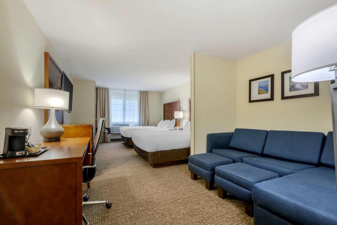 Comfort Suites Johnson Creek Conference Center Екстериор снимка