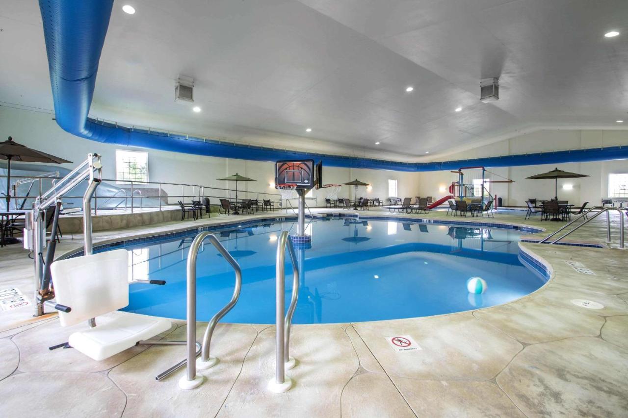 Comfort Suites Johnson Creek Conference Center Екстериор снимка