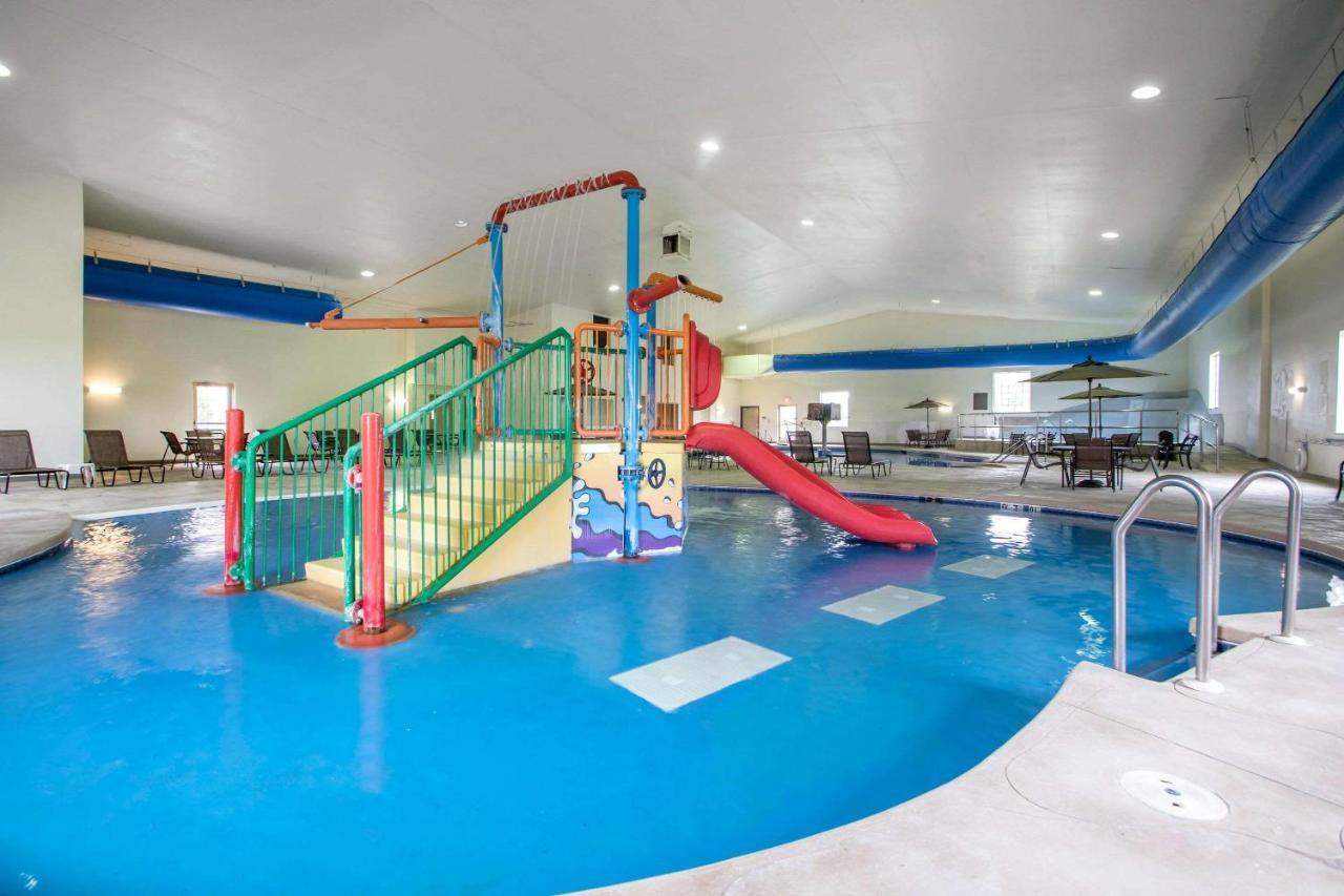 Comfort Suites Johnson Creek Conference Center Екстериор снимка