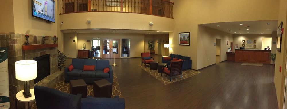 Comfort Suites Johnson Creek Conference Center Екстериор снимка