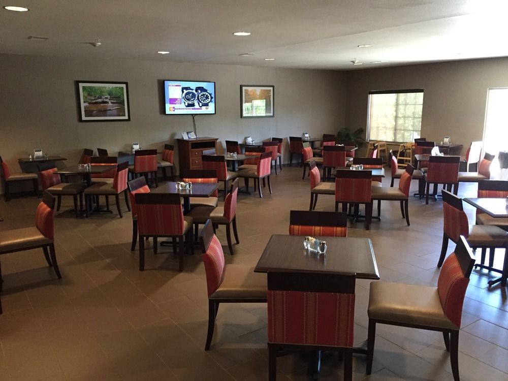 Comfort Suites Johnson Creek Conference Center Екстериор снимка